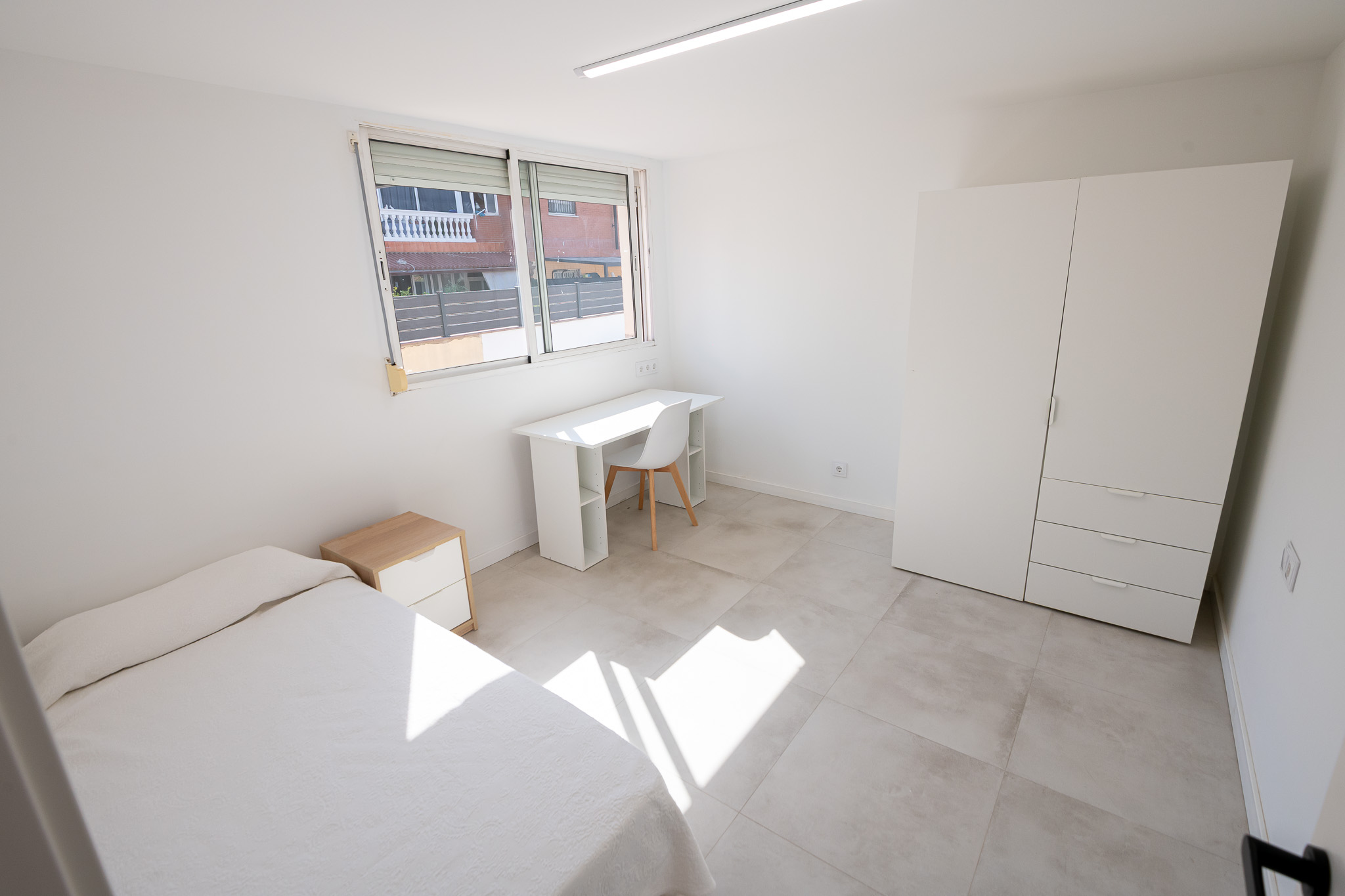 Code 213102 “Kuswati” – Quiet room in a renovated flat within a house with a garden, right next to the UAB Bellaterra Campus.