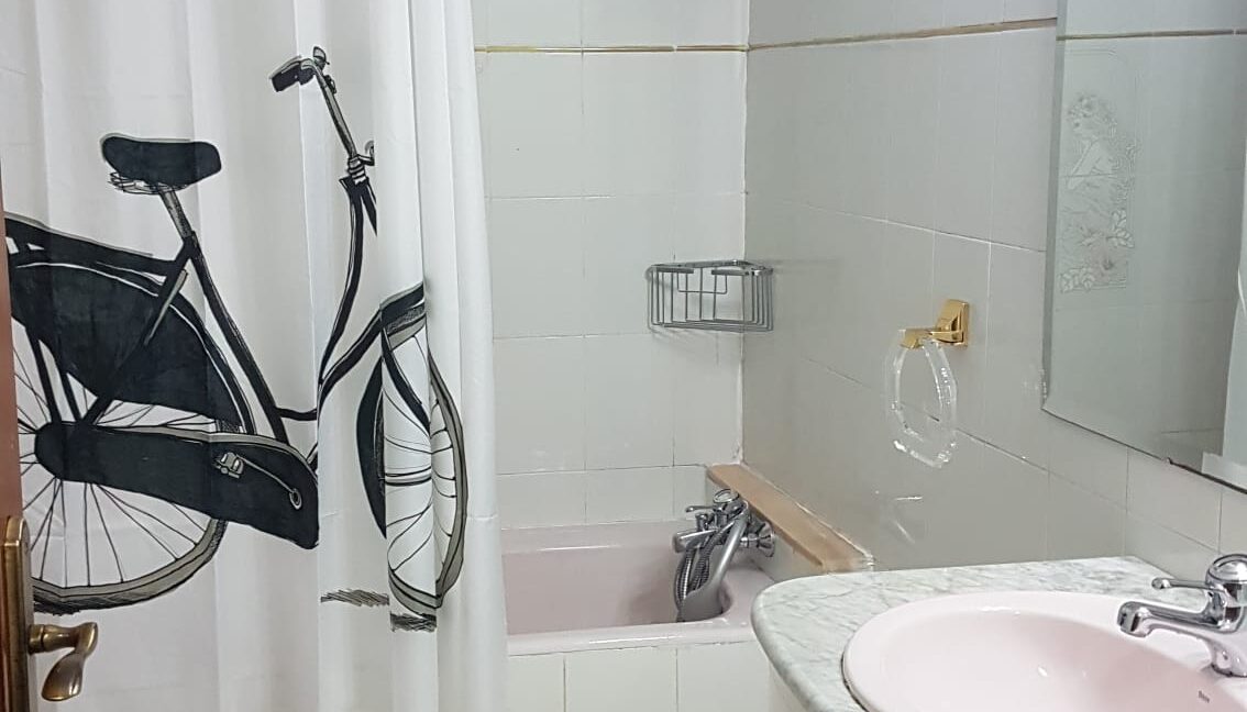 Baño completo con bañera
