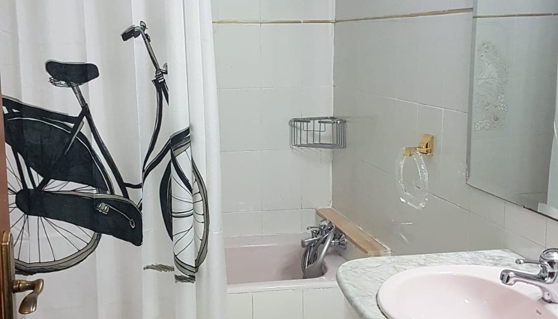 Baño completo con bañera