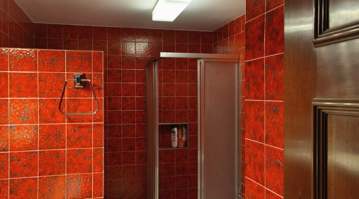 Baño rojo 2