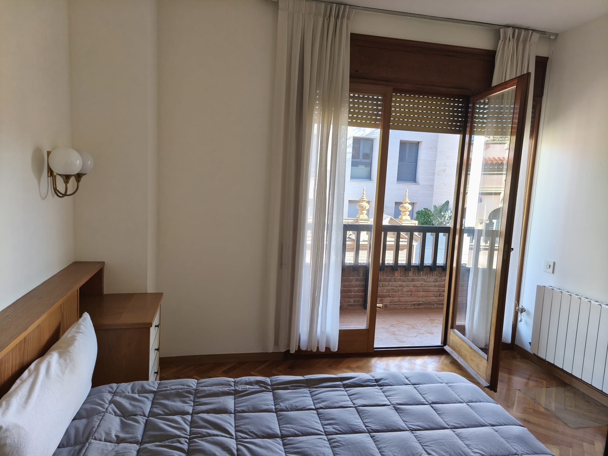 Code 1017739  “Barcelona”. Large apartment shared with five female students, located in the center of Sabadell. Well connected, only 15 minutes from the Bellaterra Campus, UAB.