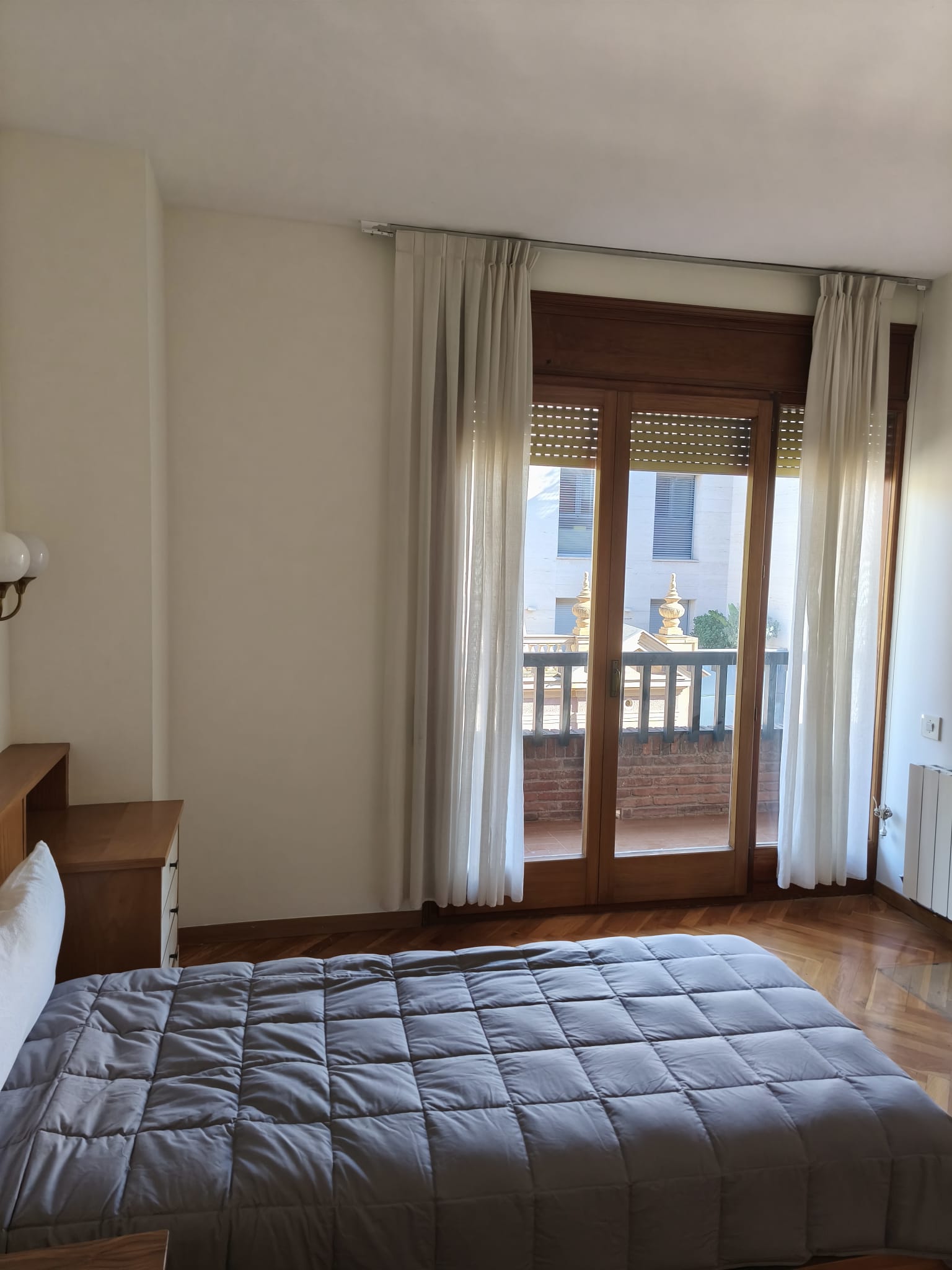 Code 1017739  “Barcelona”. Piso grande en piso a compartir con cinco estudiantes (chicas) , Sabadell centro. Bien comunicado, a 15 minutos del Campus Bellaterra, UAB