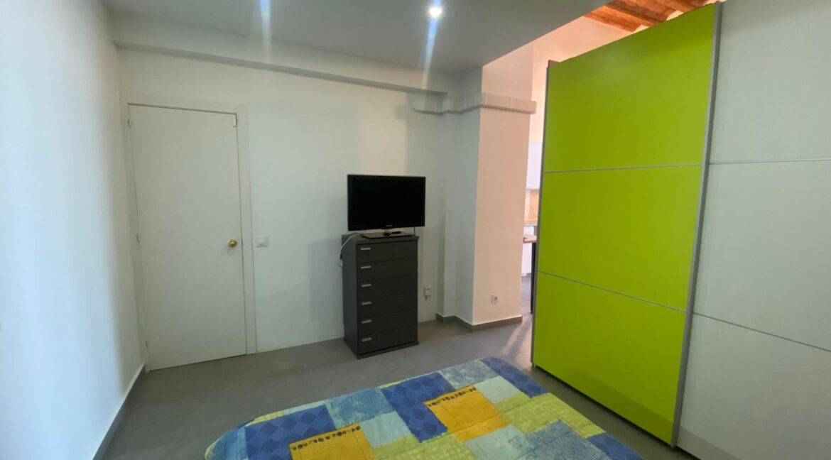 ESPACIO CAMA Y ARMARIO