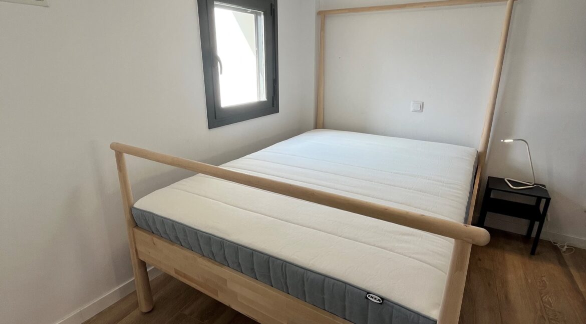 Estudio Josep Pla cama con ventana