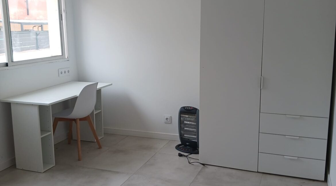 HABITACIÓN INDIVIDUAL ARMARIO ESCRITORIO