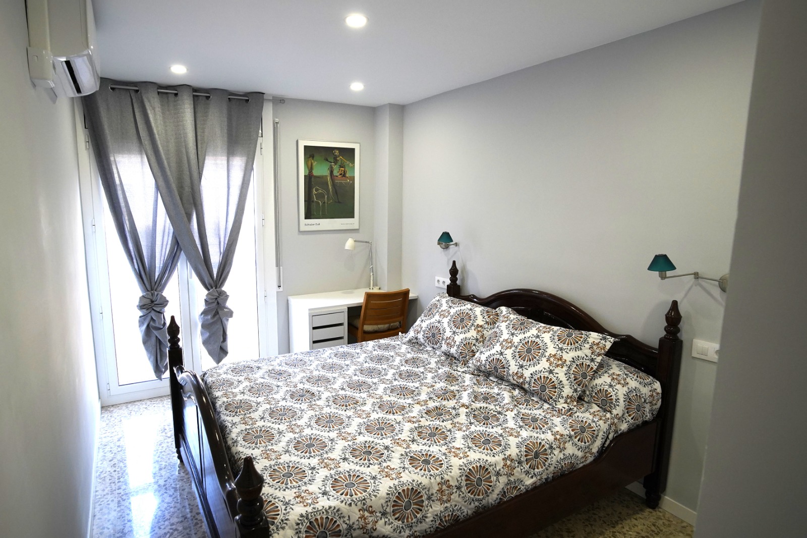 Code 1017722 “Levante”. Large student apartment in Sabadell. Centrally located, 9 minutes walk from the Catalan railroads, station “Can Feu”.