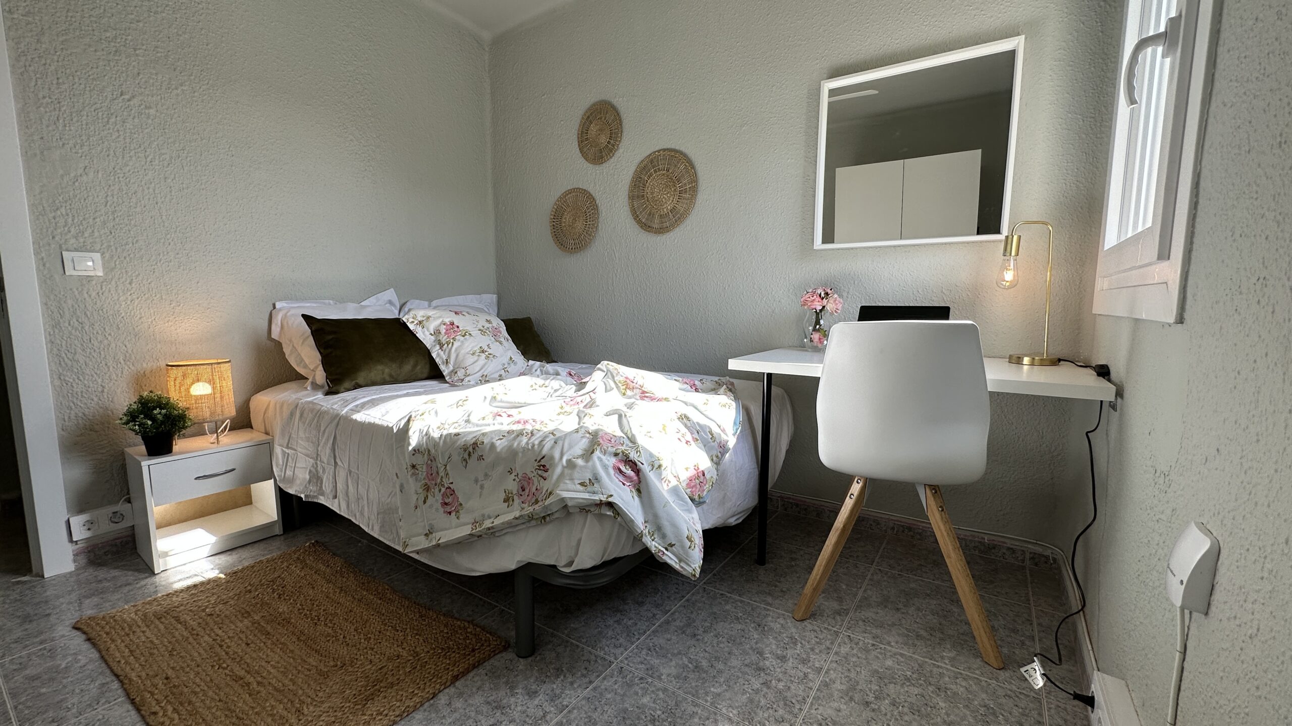 1017705. Brand new student flat in Sabadell. Centrally located, 4 minutes walk from the Catalan railways, station “Sabadell Nord”.