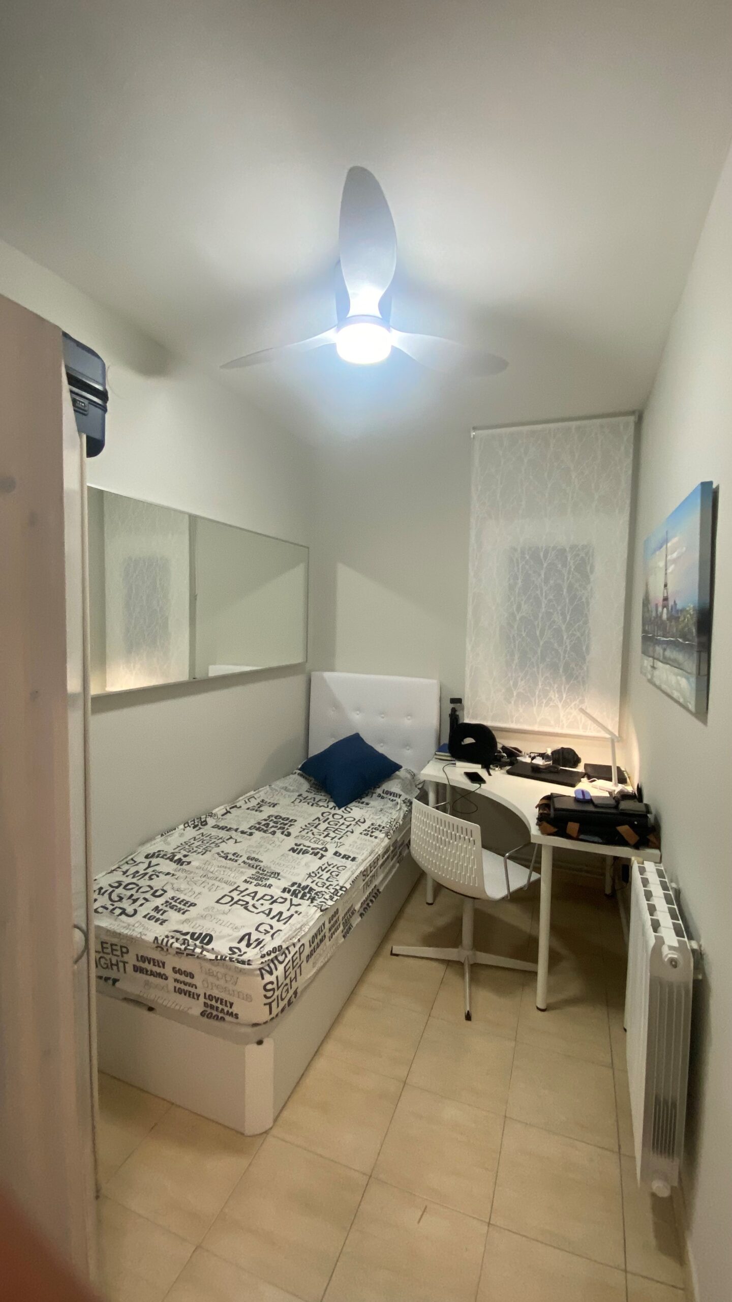 Code 1017694 “Paris” –    Brand new student flat in the center of Sabadell. Five minutes from “Creu Alta” Catalan Railways station, 22 minutes to UAB Bellaterra Campus.