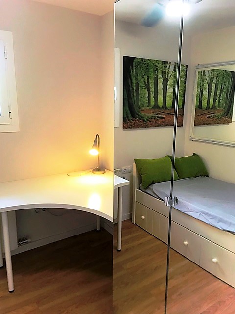 Code 727514. Room in a new apartment to share with students in Sabadell. Five minutes walk from the Catalan Railways, station “Can Feu”.