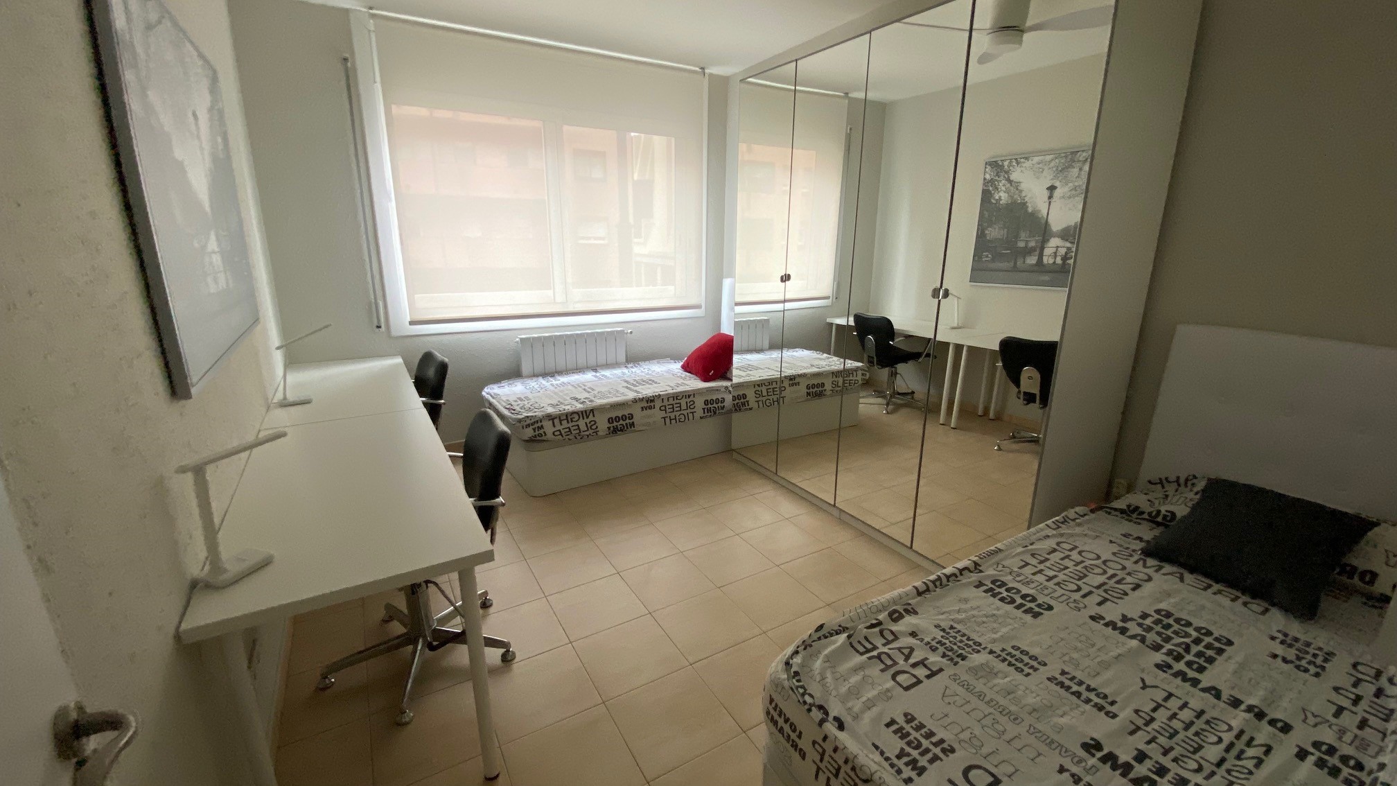 Código 1017697 – Copenhague.  Habitación indivual o doble con baño privado en piso de estudiantes nuevo a estrenar. Sabadell bien comunicado. Creu Alta