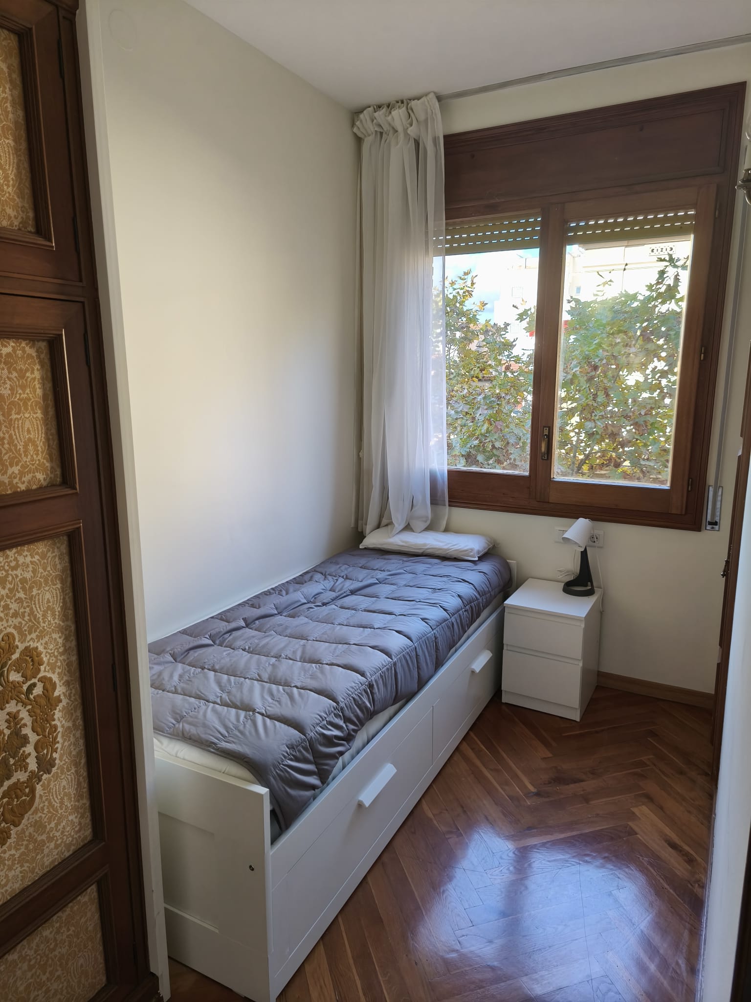 Code 1017743 “Oviedo” . Apartment shared with five female students, located in the center of Sabadell. Well connected, only 15 minutes from the Bellaterra Campus, UAB.