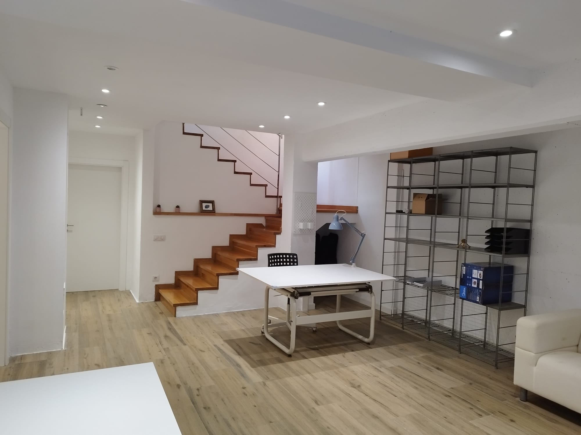 Código 1017744. Casa grande y bonita con jardín a compartir con la propietaria, ubicada en Cerdanyola, a 20 minutos del Campus Bellaterra, UAB.  Baño privado.  Muy buena opción