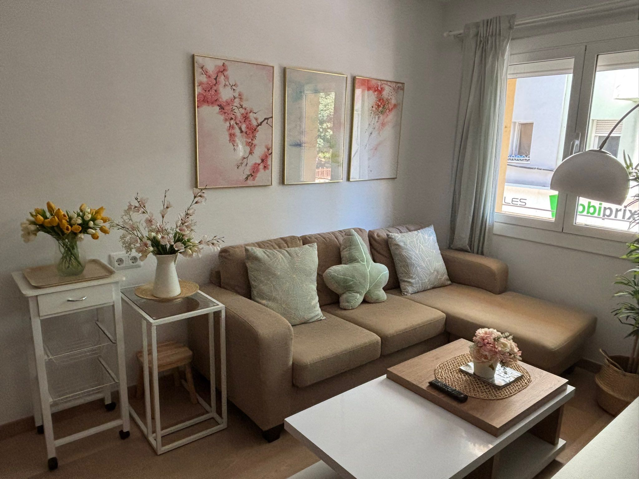 Cozy Apartment for PhD, Master’s, or Postgraduate Students . Central Cerdanyola, 20 Minutes from UAB Bellaterra Campus. Great Opportunity!