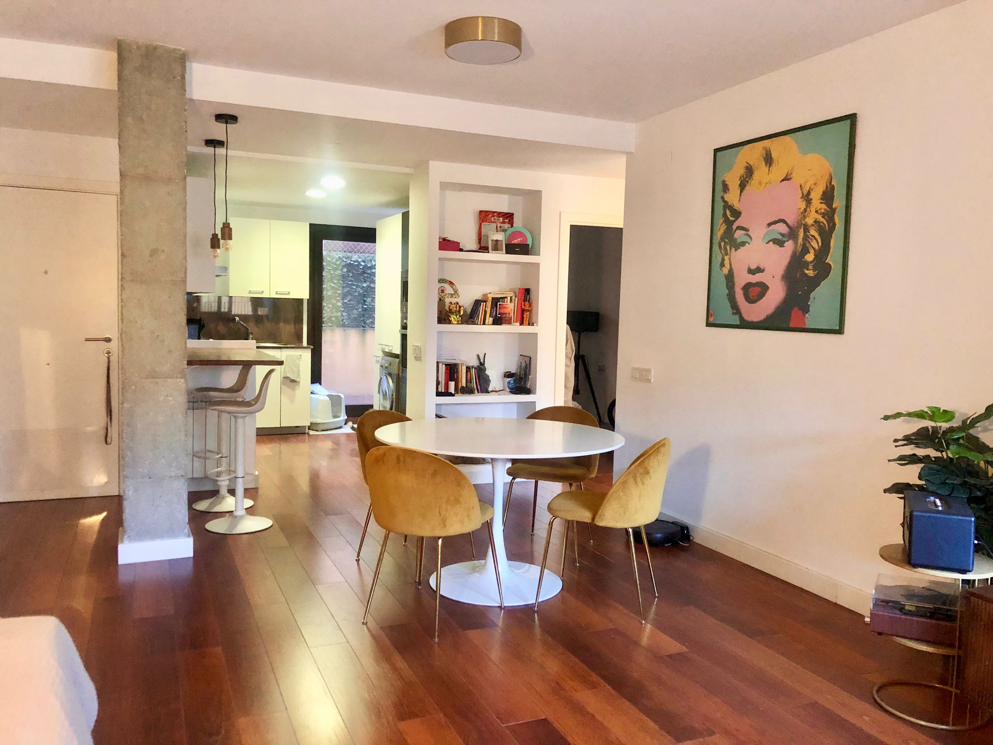 Code 207001 – Cozy Private Single Room with Patio Access and Private Bathroom in a flat to share with the owner.  Excellent location, Sabadell.  Well connected to Bellaterra Campus